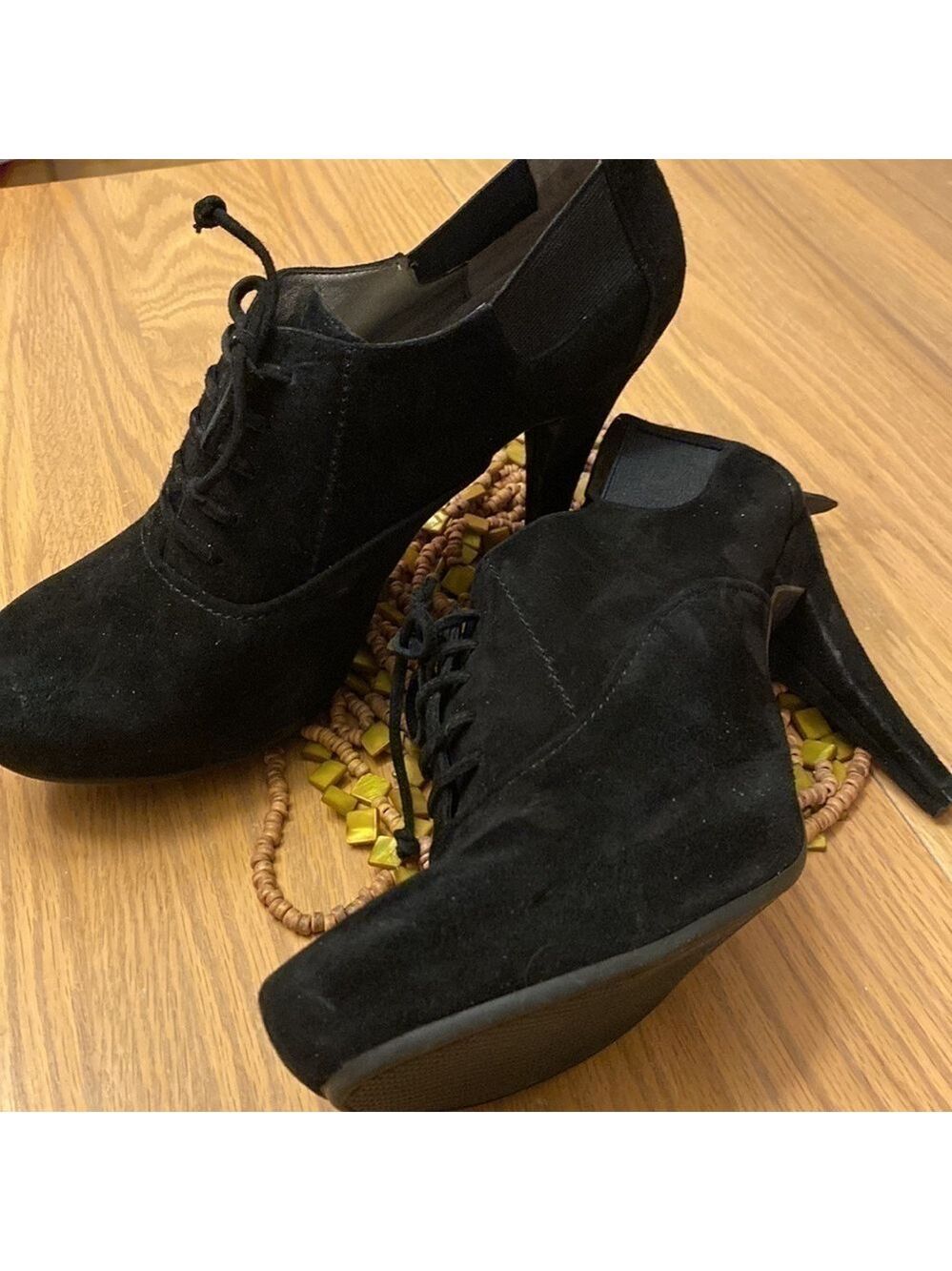 👠 ME TOO Black Suede heels w/lace ups and stretch elastic on the side. Size 10
